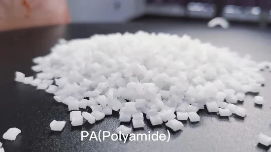 Partículas recicladas de plástico de nailon modificadas inicialmente con compuesto relleno de fibra de vidrio y plástico PA